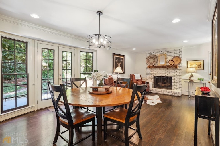 Photo 15 of 41 - 1005 Redstone Ln, Atlanta, GA 30338