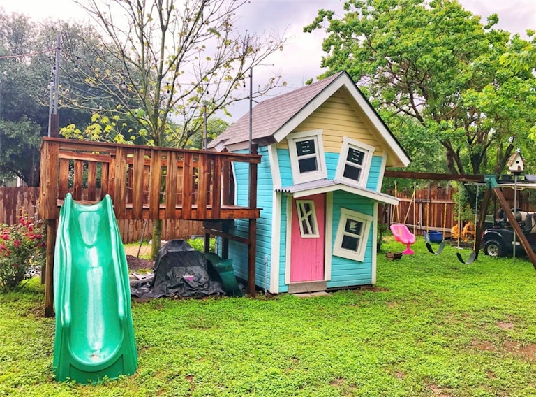 Photo 28 of 29 - 131 Castle Dr, Hutto, TX 78634