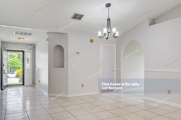Photo 16 of 37 - 1154 Weyburn Way, Jacksonville, FL 32225