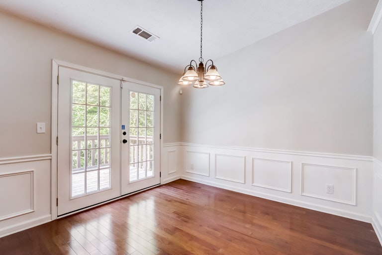 Photo 5 of 23 - 690 Paris Dr, Lawrenceville, GA 30043