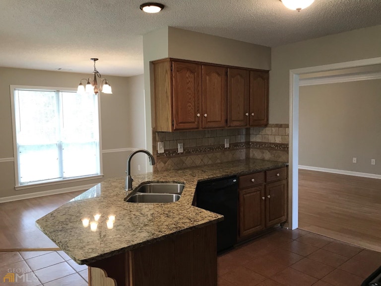 Photo 10 of 29 - 210 Buck Creek Dr, Covington, GA 30016