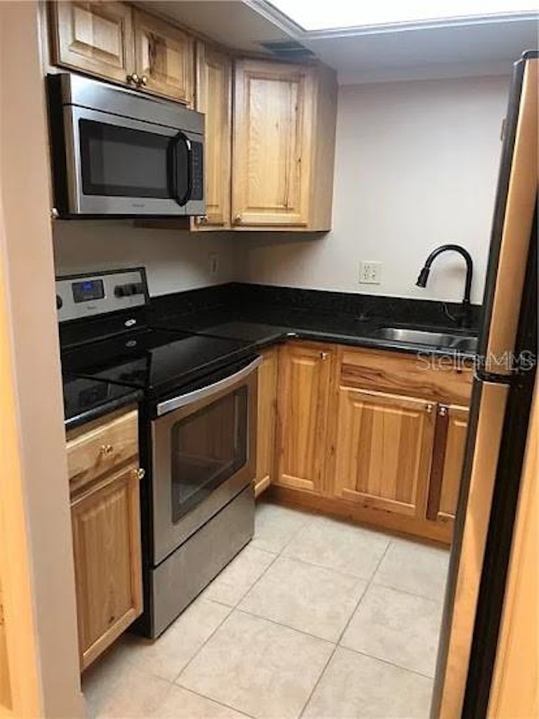 Photo 4 of 10 - 942 Lake Destiny Rd Unit A, Altamonte Springs, FL 32714