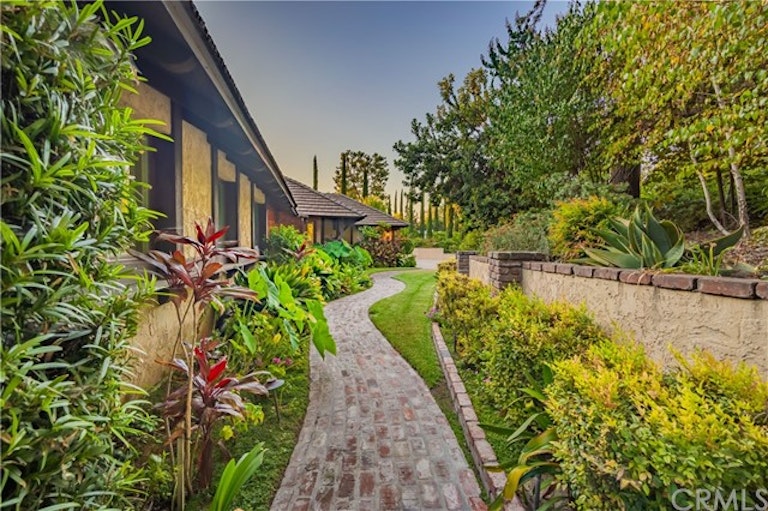 Photo 46 of 59 - 2899 N Monte Verde Dr, Covina, CA 91724