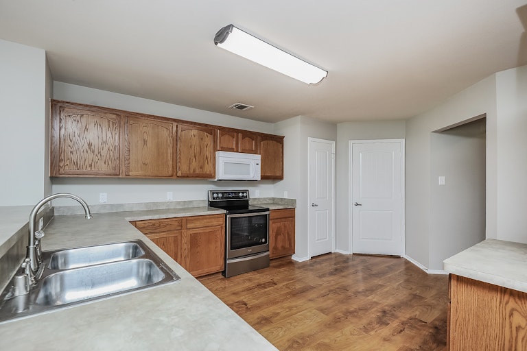 Photo 10 of 25 - 2050 Times Rd, Heartland, TX 75126
