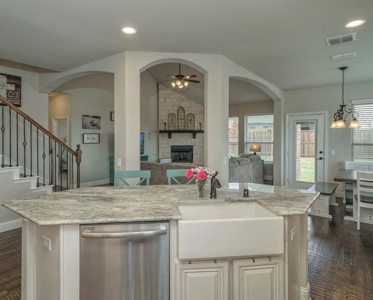 Photo 3 of 22 - 6133 Painswick Dr, Aubrey, TX 76227