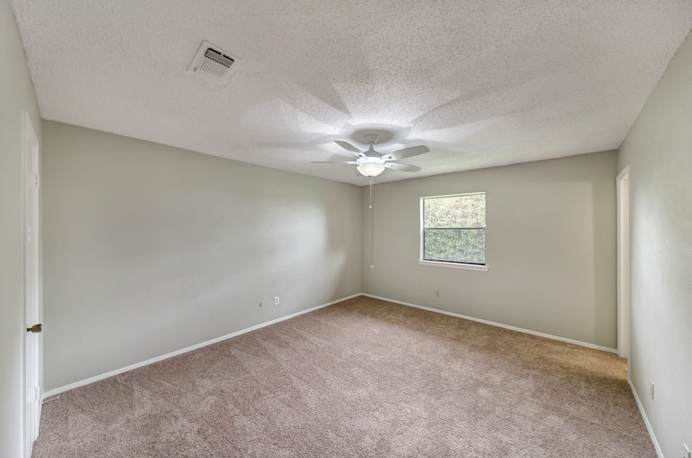 Photo 14 of 24 - 1124 Park Center Ct, Saginaw, TX 76179