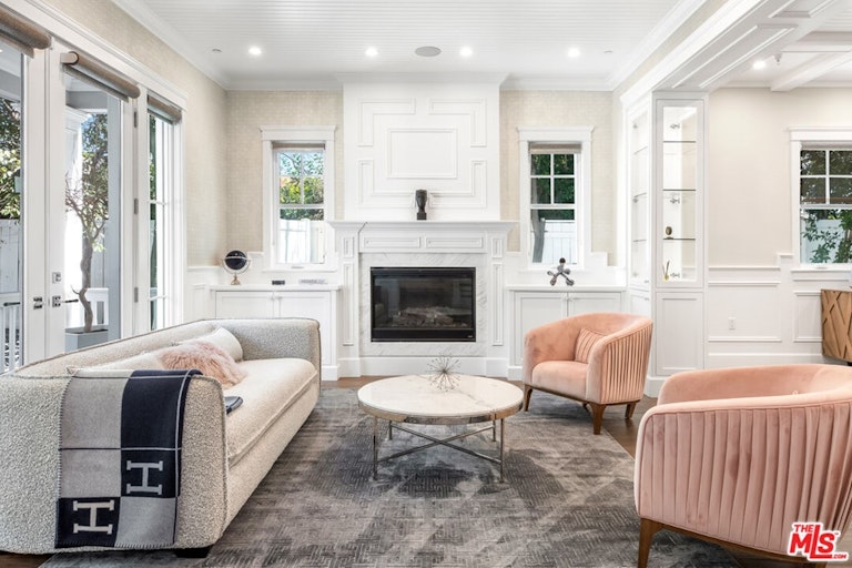 Photo 10 of 52 - 17524 Jayden Ln, Encino, CA 91316