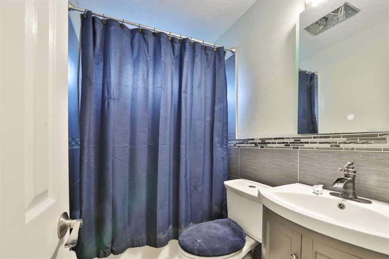 Photo 19 of 25 - 1138 Belleair Rd, Clearwater, FL 33756