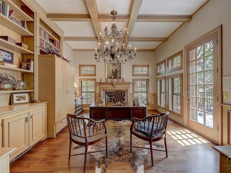 Photo 11 of 31 - 17316 Club Hill Ln, Dallas, TX 75248