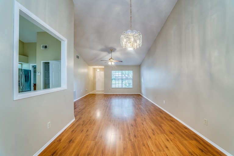 Photo 8 of 22 - 10037 Custer Cir, Orlando, NC 32817
