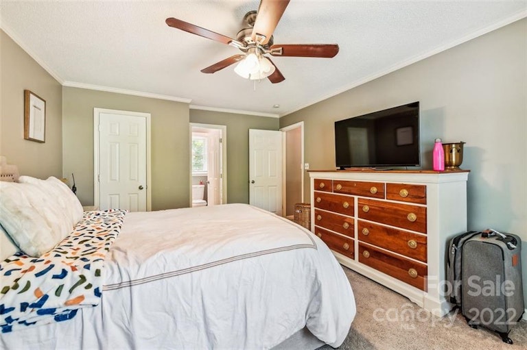 Photo 21 of 34 - 7025 Spring Morning Ln, Charlotte, NC 28227