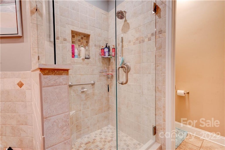 Photo 12 of 32 - 103 Medallion Ct, Gastonia, NC 28056