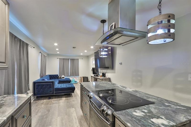 Photo 11 of 25 - 1138 Belleair Rd, Clearwater, FL 33756