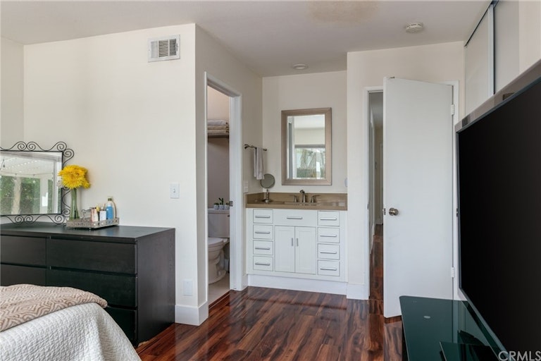 Photo 15 of 19 - 1721 N Oak Knoll Dr, Anaheim, CA 92807