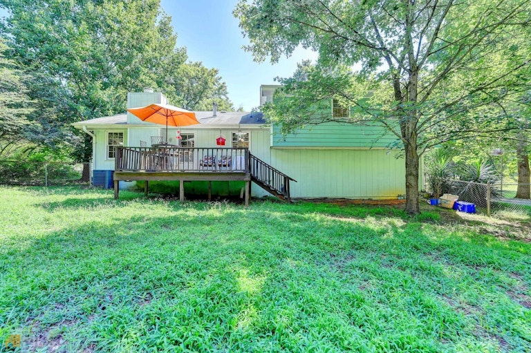 Photo 34 of 39 - 3371 San Antonio Dr, Snellville, GA 30039