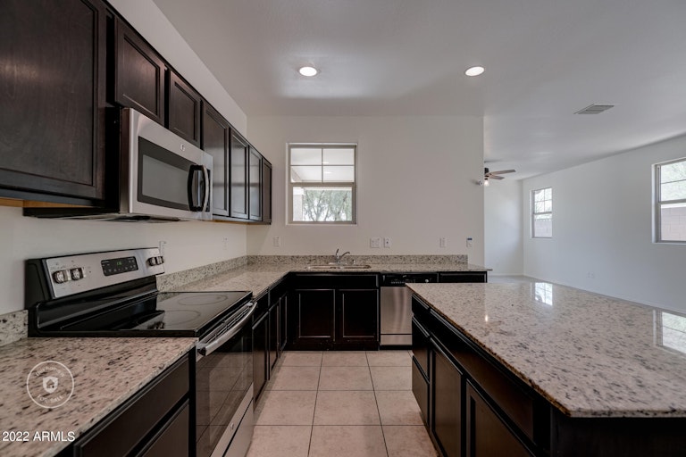 Photo 9 of 26 - 2338 N 73rd Ln, Phoenix, AZ 85035