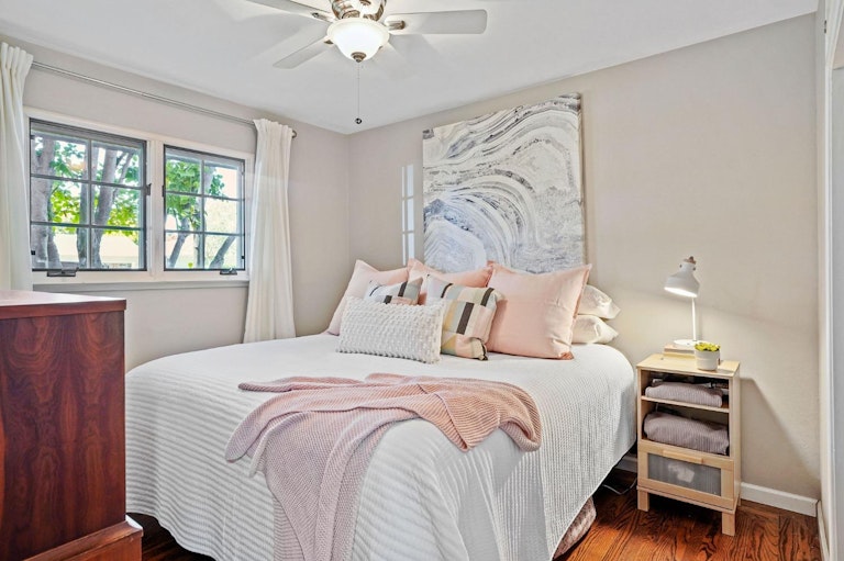 Photo 21 of 31 - 4051 Warren Ave, Sacramento, CA 95822
