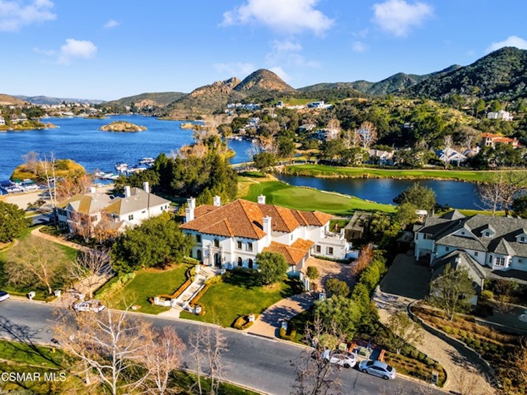 Photo 60 of 80 - 208 W Stafford Rd, Thousand Oaks, CA 91361