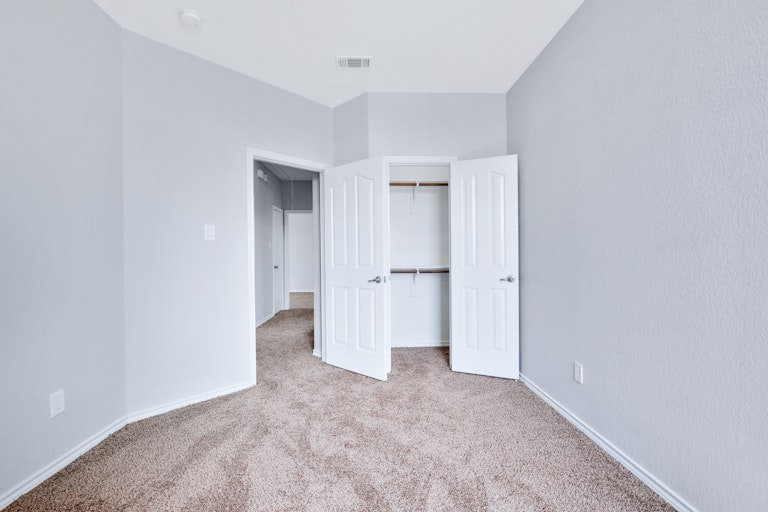 Photo 24 of 33 - 8521 Field Creek Ct, Fort Worth, TX 76134