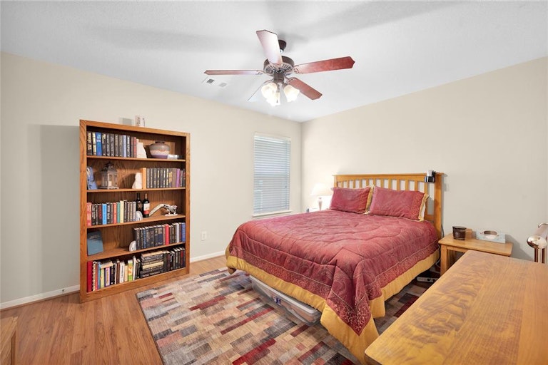 Photo 3 of 33 - 22302 Lamaster Ln, Spring, TX 77373