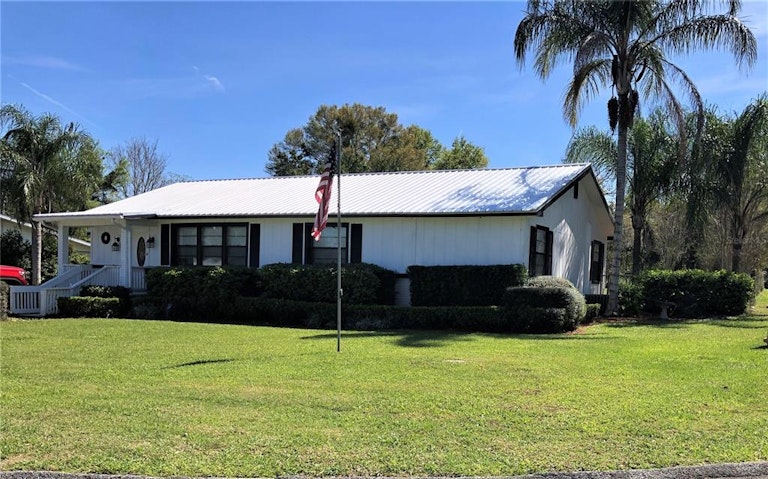 Photo 2 of 38 - 738 W Hogle Ave, Deland, FL 32720
