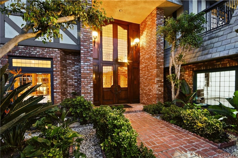 Photo 4 of 45 - 3682 Escapade Cir, Huntington Beach, CA 92649