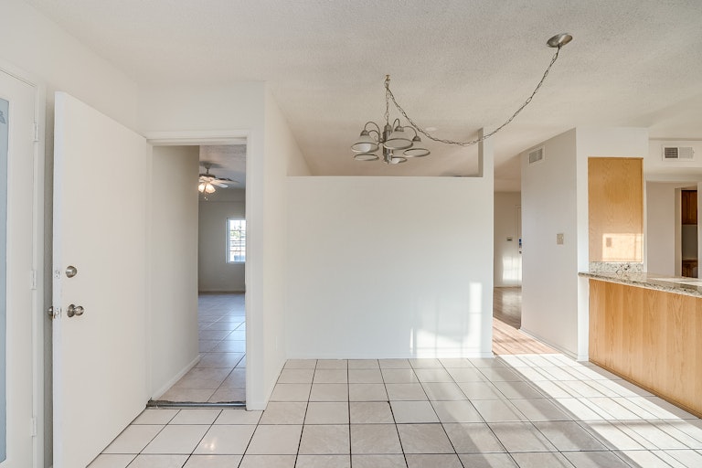 Photo 7 of 21 - 6612 S 44th Pl, Phoenix, AZ 85042