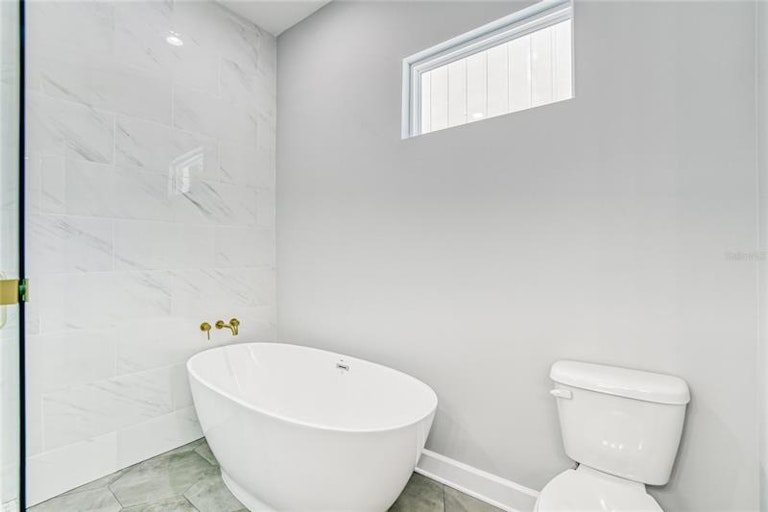 Photo 34 of 62 - 3108 W Cherokee Ave, Tampa, FL 33611