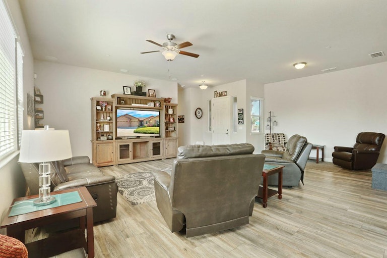 Photo 24 of 46 - 1026 Dimaggio Way, Galt, CA 95632