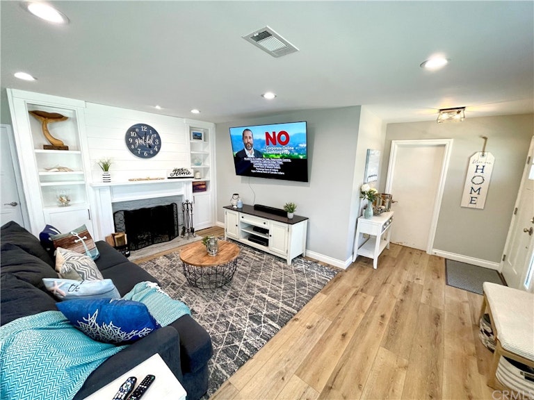 Photo 7 of 51 - 5807 E Monlaco Rd, Long Beach, CA 90808