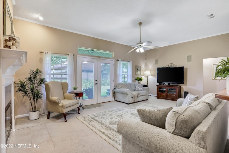 Photo 4 of 32 - 12669 Eaglesham Dr, Jacksonville, FL 32225