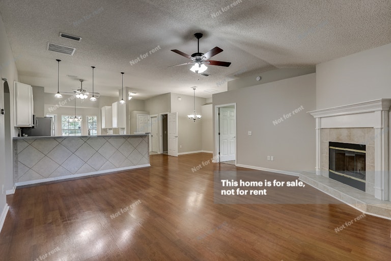 Photo 10 of 33 - 3000 Havengate Dr, Green Cove Springs, FL 32043
