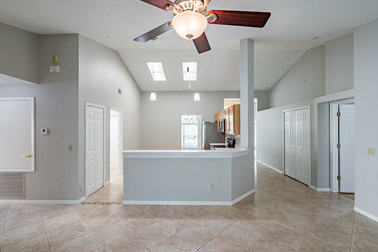 Photo 15 of 33 - 10206 Pointview Ct, Orlando, FL 32836