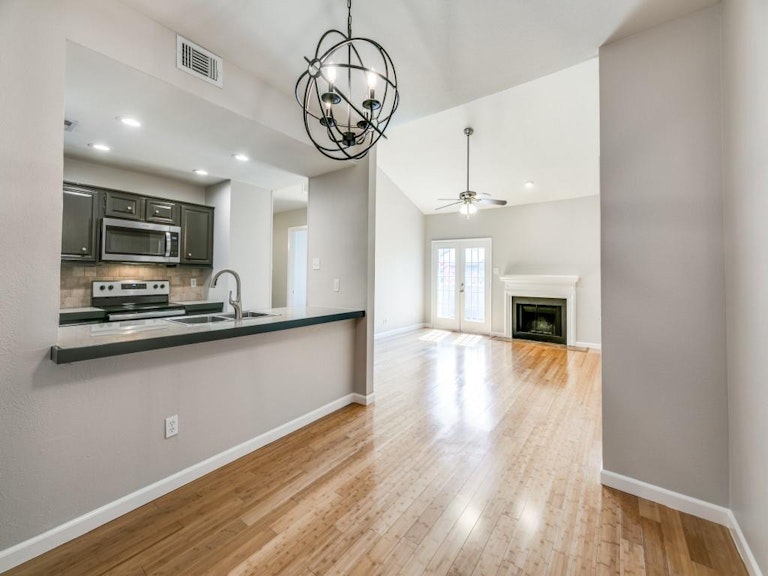Photo 13 of 35 - 8601 Park Ln #733, Dallas, TX 75231