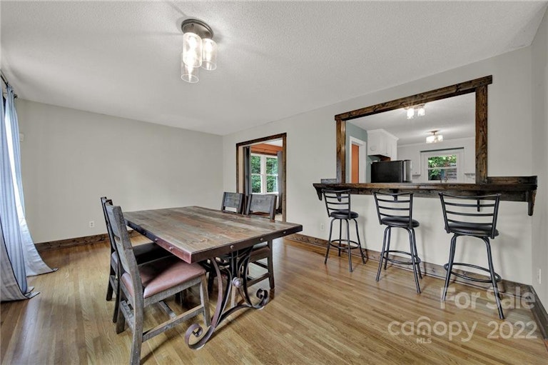 Photo 2 of 29 - 9023 Nottoway Dr, Charlotte, NC 28213