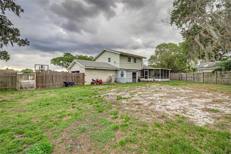 Photo 29 of 33 - 5427 Harbor Dr W, Lakeland, FL 33809