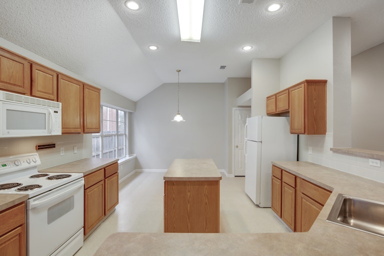 Photo 7 of 27 - 4612 Marguerite Ln, Fort Worth, TX 76123