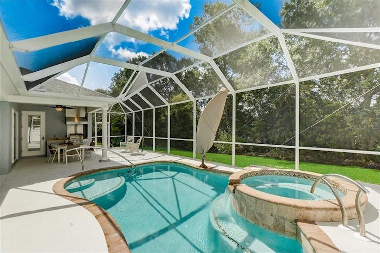 Photo 40 of 53 - 7711 Ashley Cir, Bradenton, FL 34201