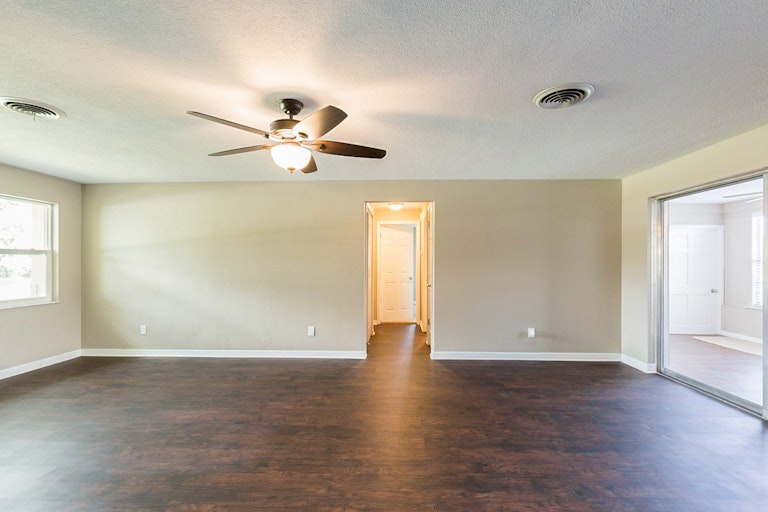 Photo 10 of 16 - 2041 McKinley St, Clearwater, FL 33765