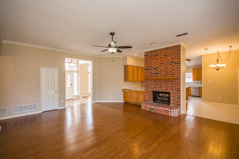 Photo 10 of 30 - 2906 Spartacus Dr, Grand Prairie, TX 75052