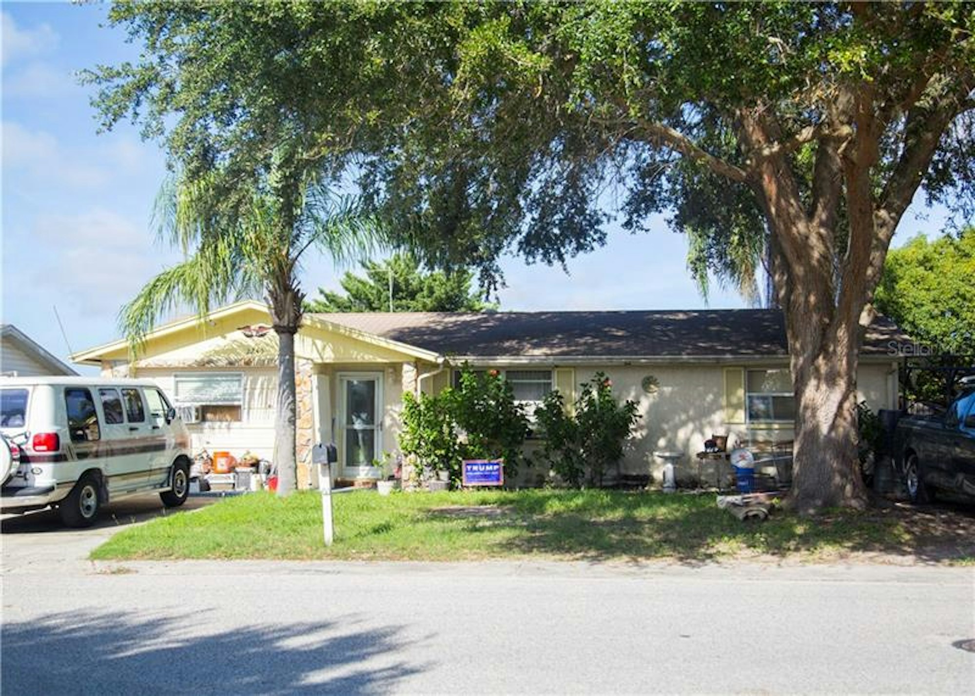 Photo 1 of 11 - 2245 Chatlin Rd, Holiday, FL 34691