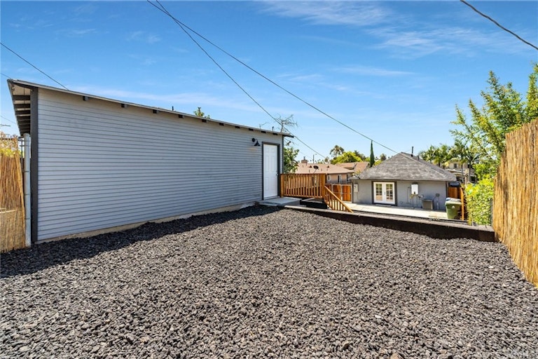 Photo 25 of 25 - 3321 W 27th St, Los Angeles, CA 90018