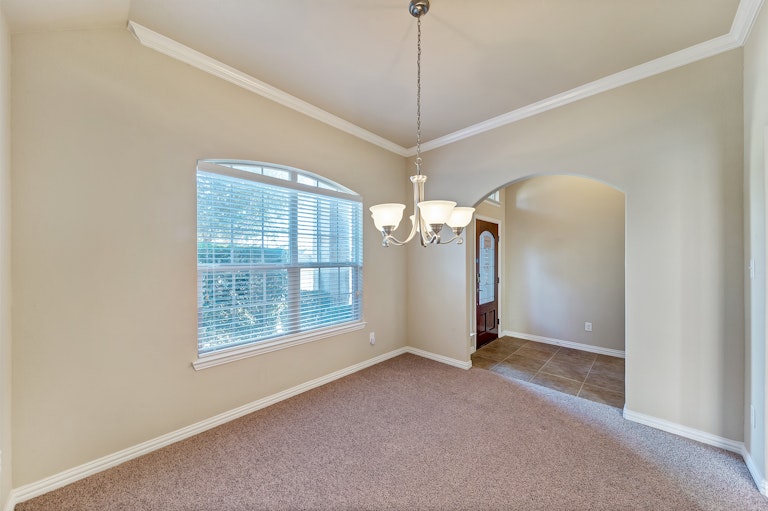 Photo 12 of 31 - 808 W Bend Blvd, Burleson, TX 76028