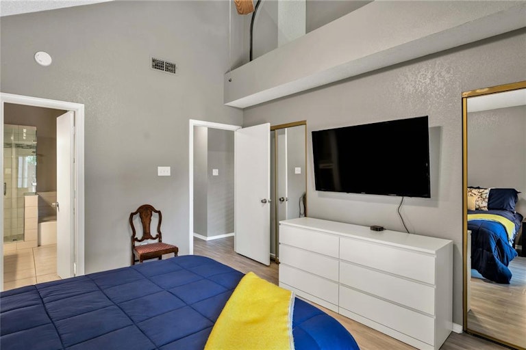 Photo 19 of 31 - 915 Azalia Dr, Lewisville, TX 75067