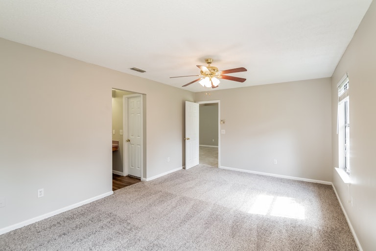 Photo 5 of 25 - 8529 Catsby Ct, Jacksonville, FL 32244