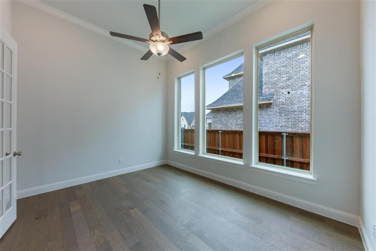 Photo 24 of 38 - 9442 Rockmount Dr, Dallas, TX 75243