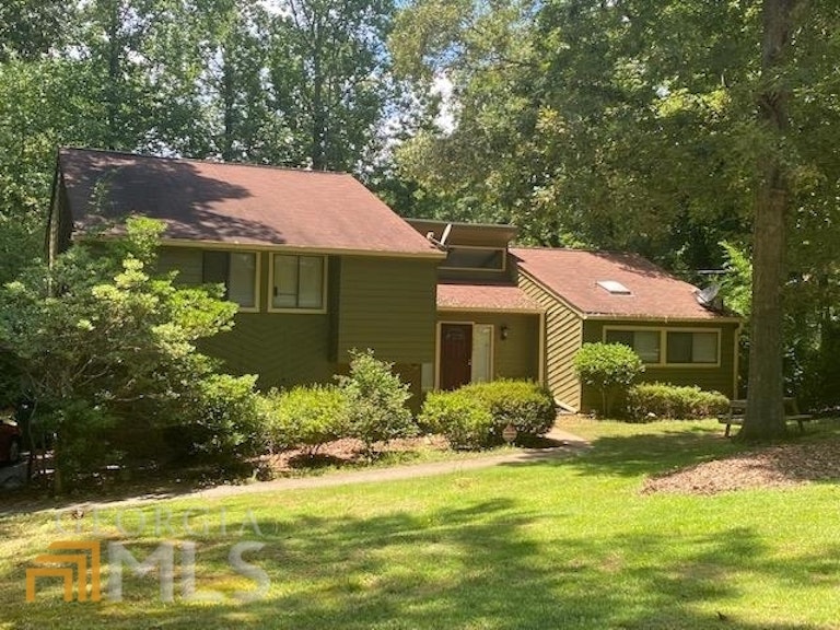 Photo 1 of 6 - 768 Post Road Ln, Stone Mountain, GA 30088