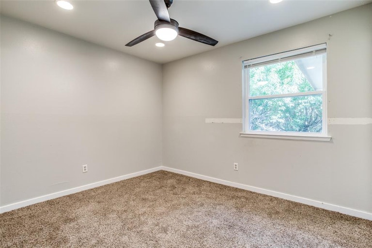 Photo 16 of 19 - 551 Cripple Creek Dr, Duncanville, TX 75116