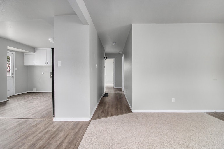 Photo 8 of 19 - 2121 E 89th Ave, Thornton, CO 80229