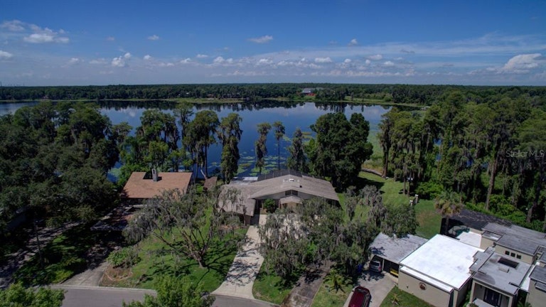 Photo 2 of 29 - 18210 Cypress Cove Ln, Lutz, FL 33549